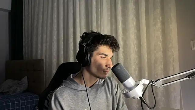 enesbabakral Adlı Modelin Web Kamerası Şovu