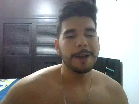 LatinBeardCaliのウェブカメラショー