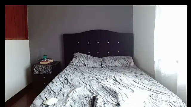 Emilia_1995's Live XXX Chat