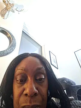 Ebony-SultryX 即時 XXX 聊天