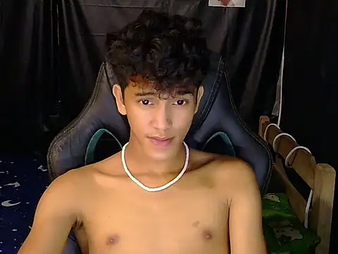 hugekenbigcock Adlı Modelin Canlı XXX Sohbeti