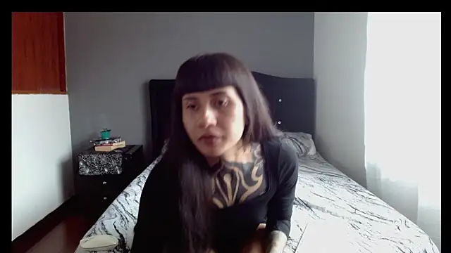 Emilia_1995 即時 XXX 聊天