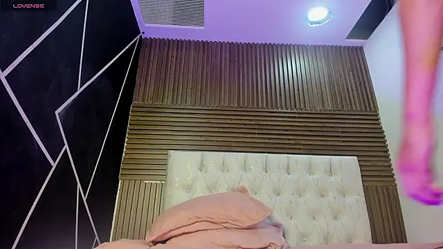 ZarinaWynne: онлайн-секс-чат