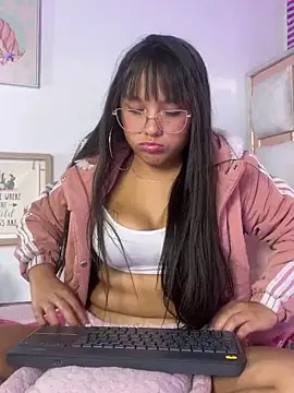 Danni_teen: онлайн-секс-чат