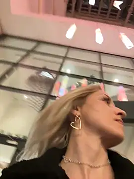 Chatroom XXX en direct de VikaBunny1