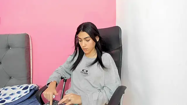 ariloe_quintero Adlı Modelin Canlı XXX Sohbeti