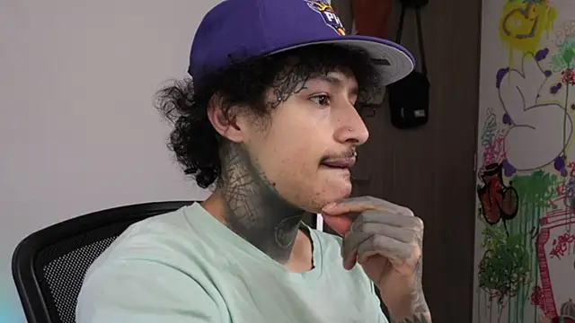 trieone 在線直播表演