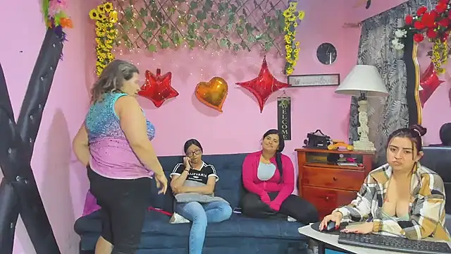 Pokazy przed kamerką – lesbiancuple