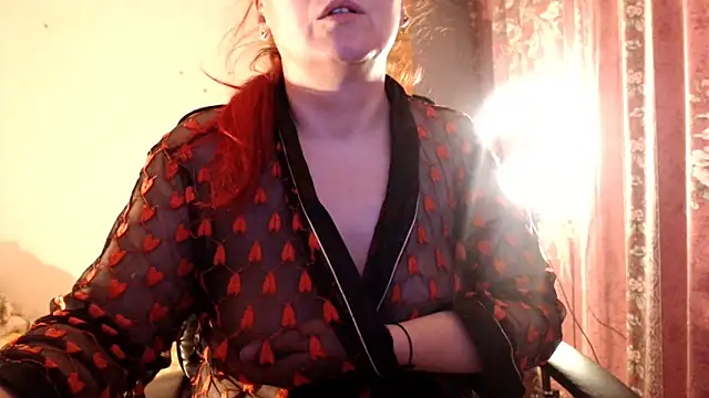 NymphoQueenn élő XXX-chatje