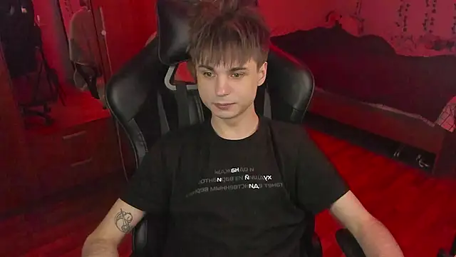 teelimata élő XXX-chatje