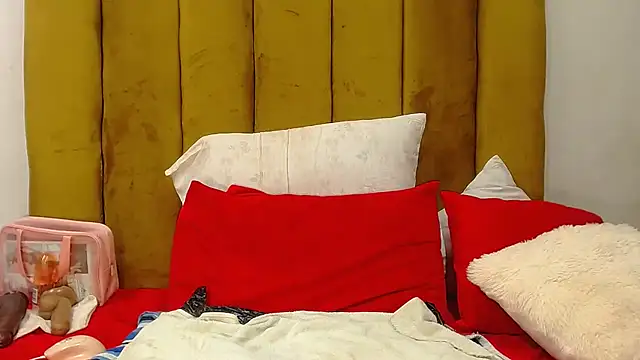 RoundaAssx22's Live XXX Chat