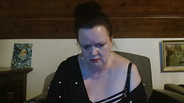 TiffanyMature élő XXX-chatje