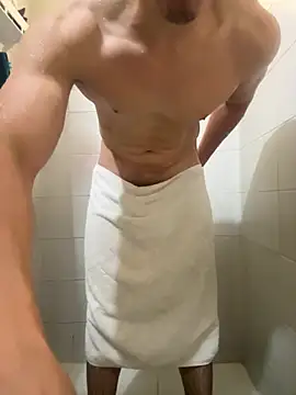 cris2428 Adlı Modelin Canlı XXX Sohbeti