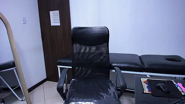 XXX chat uživo modela LeilaSmith_