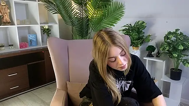 SharenSpear's Live XXX Chat