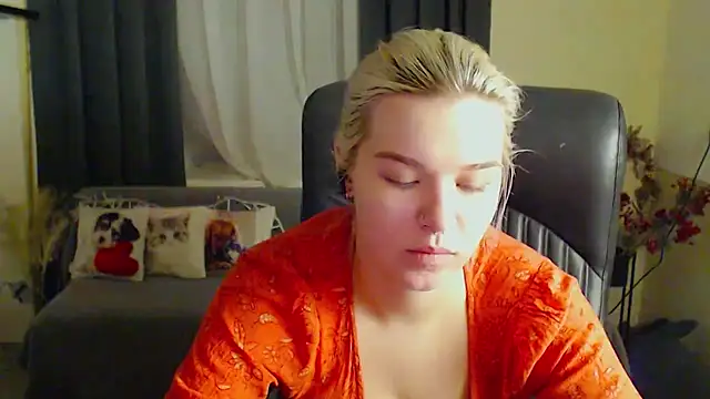 Hot_Blonda Adlı Modelin Canlı XXX Sohbeti