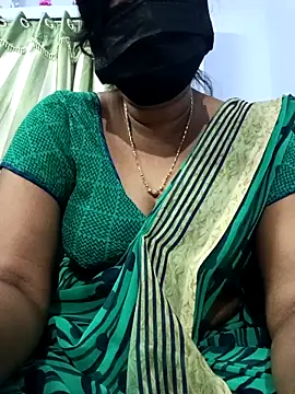 Tinarosy13 现场XXX聊天