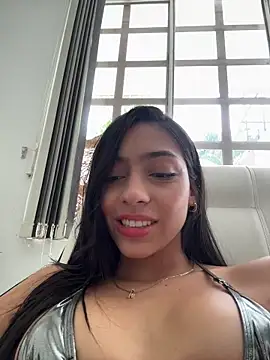 Ema_azel Adlı Modelin Canlı XXX Sohbeti