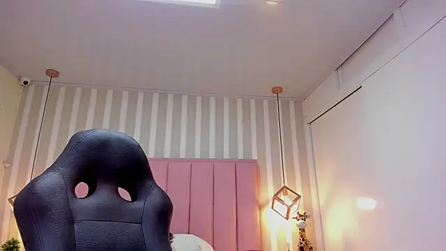 Chat XXX en directo de VIOLETTA_ROSS1