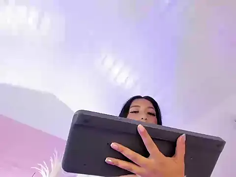 Emily_RousseeのライブXXXチャット