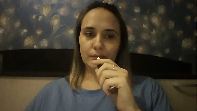 Alisa07qw Adlı Modelin Canlı XXX Sohbeti