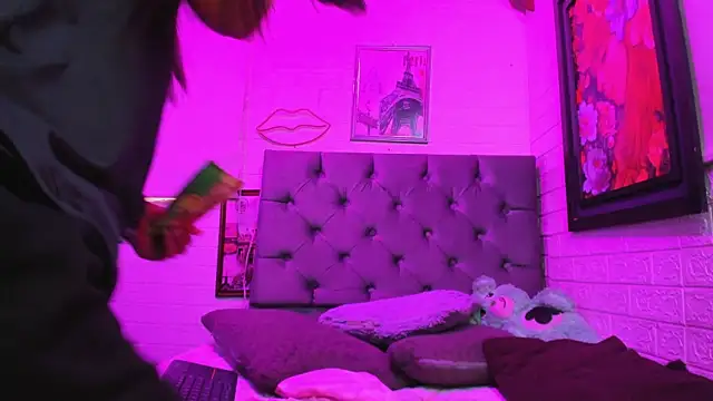 LITTLE-NESSAn Live XXX chat