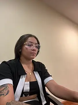 Alyha_Cortes' Live XXX Chat