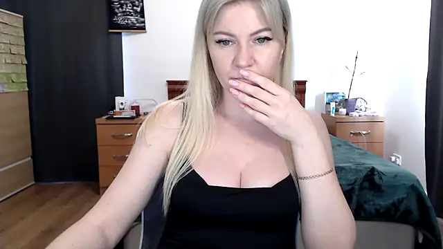 ParadiseAlina élő XXX-chatje