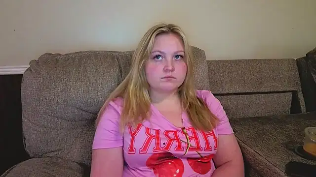 PhatAssBlond Show in webcam