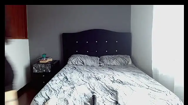 Emilia_1995's Live XXX Chat