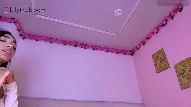lilyth_bloom: онлайн-секс-чат