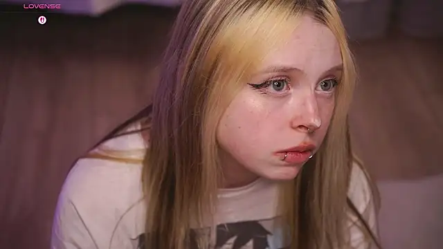 XXX chat uživo modela ElvenQueen