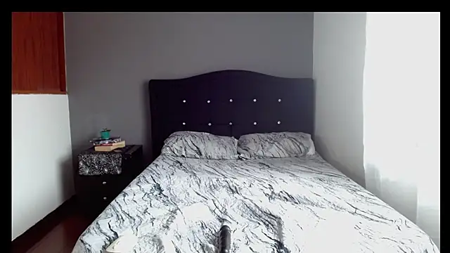 Chatroom XXX en direct de Emilia_1995