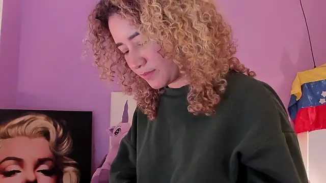 Chat XXX en directo de Charlotte11-11