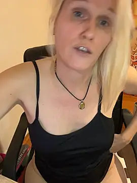 Tinny84's Live XXX Chat