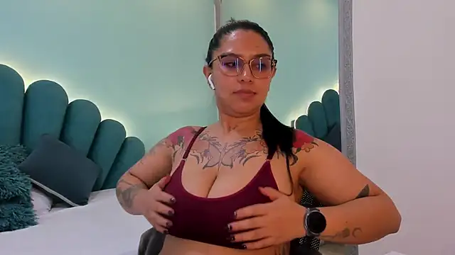 sharlott18のライブXXXチャット