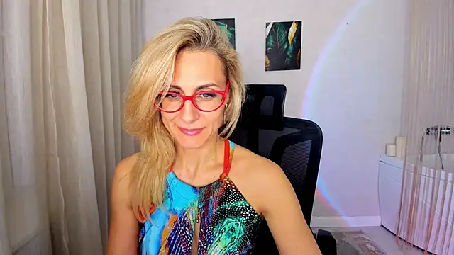 MuseOfStage Adlı Modelin Canlı XXX Sohbeti