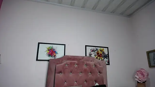 Selenee23 Show in webcam