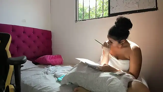 emily_stars1 Adlı Modelin Web Kamerası Şovu