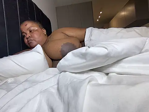 Chat +18 de MissLola27 ao vivo