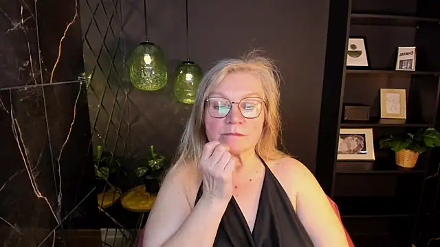 NataliMellow Show in webcam