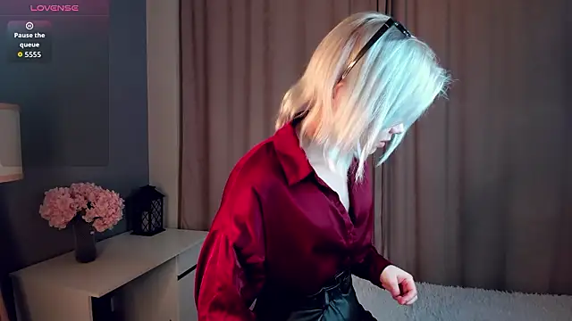 GoldenLenarz: онлайн-секс-чат