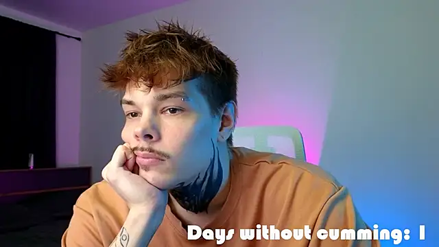 DENIS_HERE webkamerás műsora