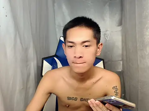 riks_tyler's Live XXX Chat