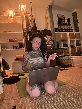 SkinnyLilly Adlı Modelin Canlı XXX Sohbeti