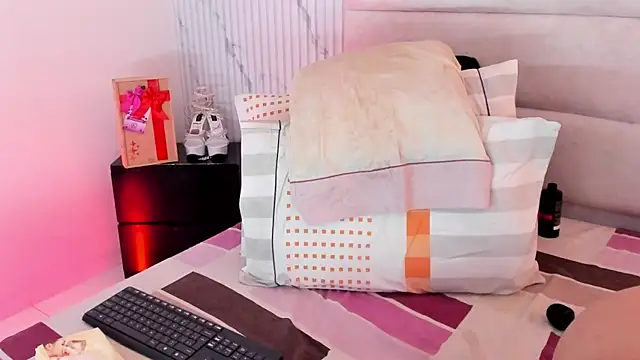 Reginavegaa: онлайн-секс-чат