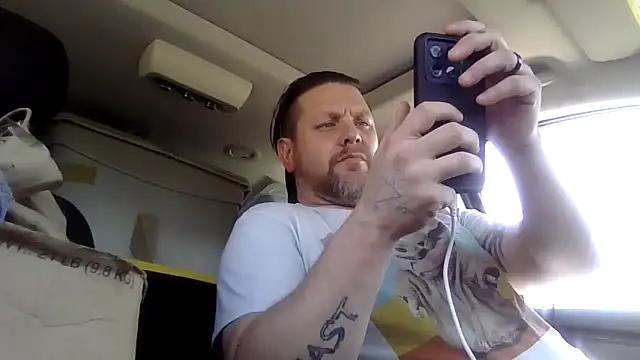 Buddy_Cuck: απευθείας συνομιλία ΧΧΧ