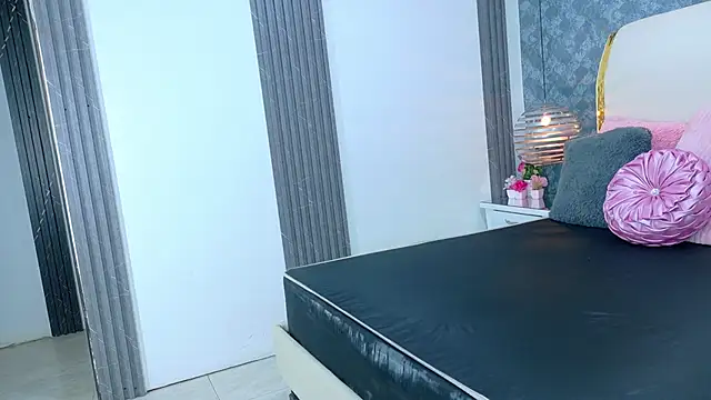 NaiomyLanes 网络视讯表演