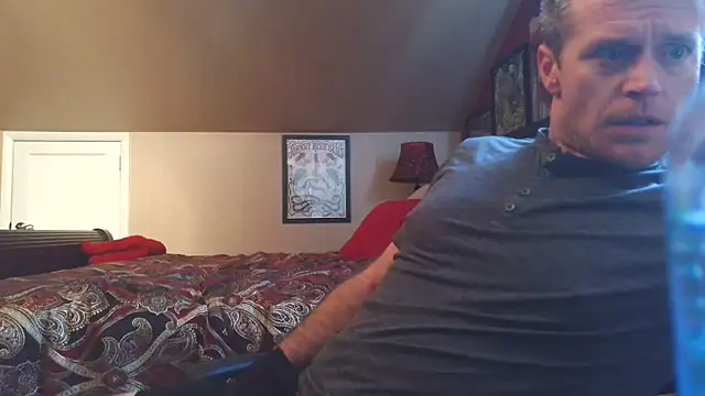 DILFiGuess1 élő XXX-chatje