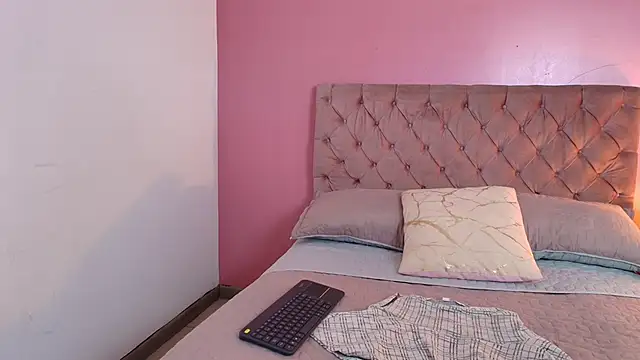 Antonella_Skyy Adlı Modelin Canlı XXX Sohbeti